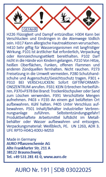 Ein Sicherheitsetikett für Chemikalien von AURO Pflanzenchemie mit Gefahrensymbolen und Warnhinweisen in deutscher Sprache, das Risiken wie Entzündlichkeit, Haut- und Augenreizung sowie Vorsichtsmaßnahmen bei der Handhabung beschreibt und unten Kontakt- u
